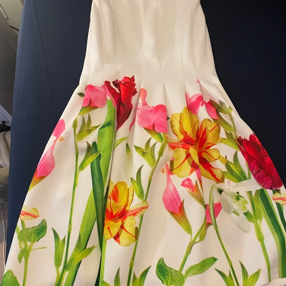 Calvin Klein - Picture 4 of 4